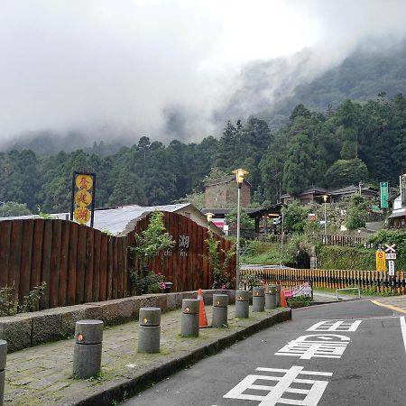 Qun Feng Hotel Fenchihu Bagian luar foto