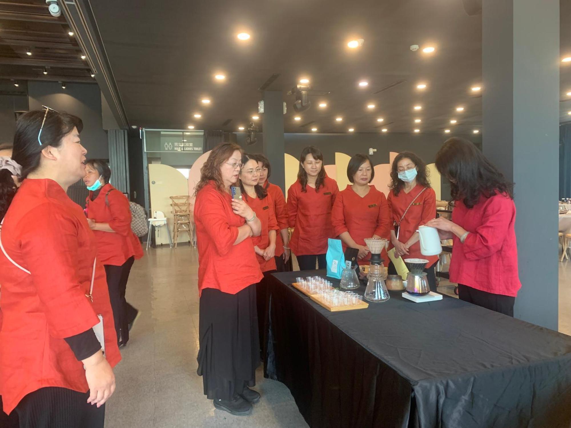 Qun Feng Hotel Fenchihu Bagian luar foto
